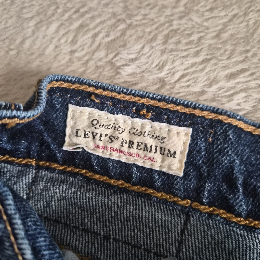 Womens's Levi's Blue Jeans W30 L28 Like New. - Picture 8 of 10